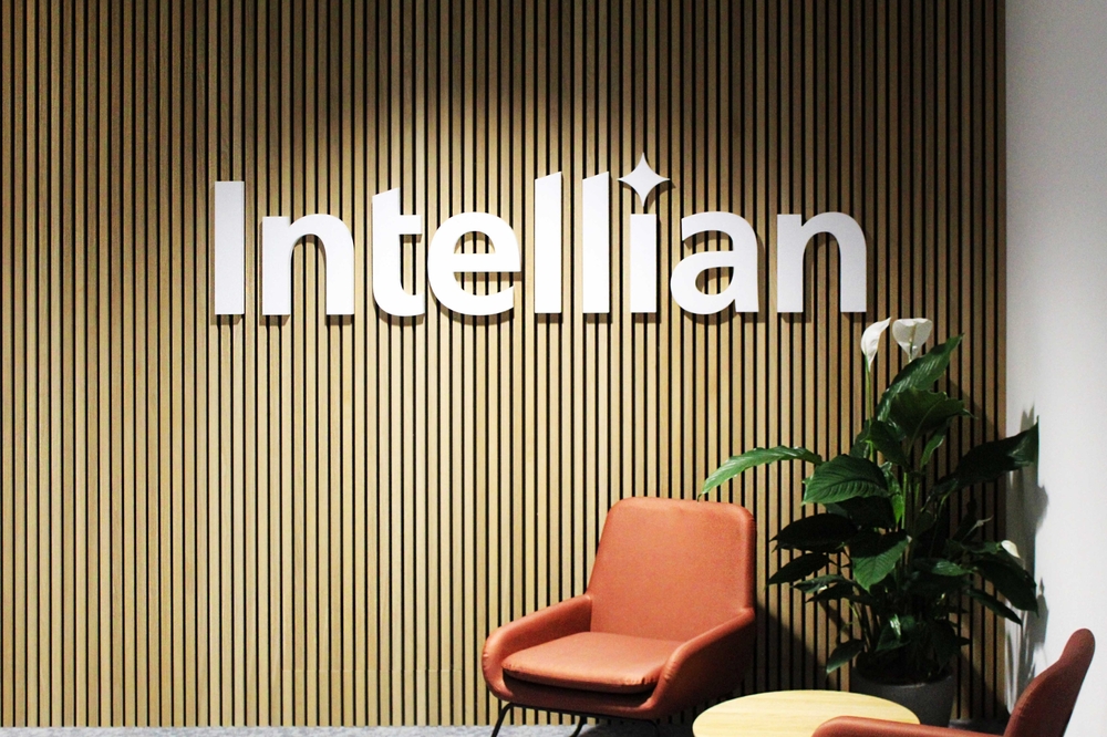 Intellian entree | Groeneveld Sign Systems
